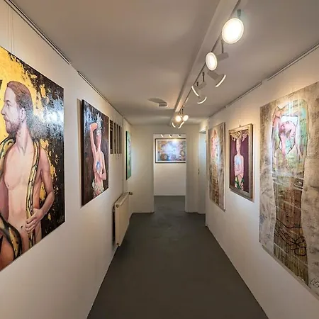 Apartman Traumwohnung In Der Galerie, Kunst, Garten, Pool
