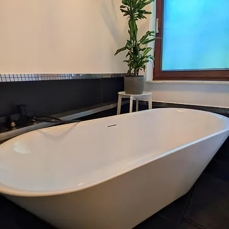 Traumwohnung In Der Galerie, Kunst, Garten, Pool *